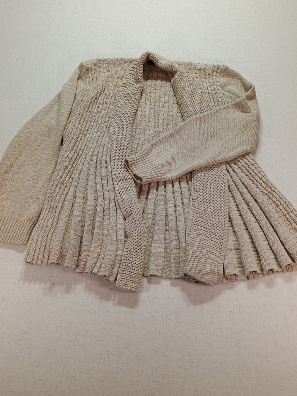 Ellie Louise Beige Open Front Cardigan Pleated Knit Sweater Size S/M Cozy Chic